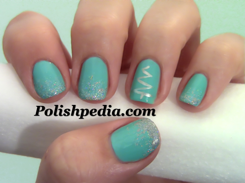 Simple Christmas Tree Nail Design